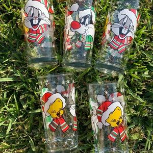 holiday looney tunes cups